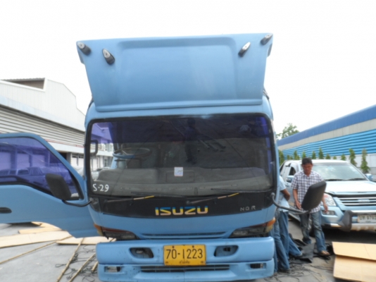 ISUZU NQR120แร5.5 เมตรสภาพดีเครื่องฝาขาวดีมาก แคซซีเดิมๆสวยตลอดเส้นไม่มีสนิม ไม่โกร่ง