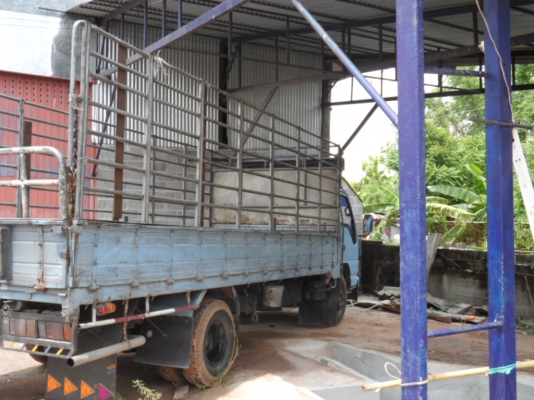 ISUZU NQR120แร5.5 เมตรสภาพดีเครื่องฝาขาวดีมาก แคซซีเดิมๆสวยตลอดเส้นไม่มีสนิม ไม่โกร่ง