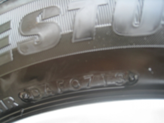 ขายล้อกะทะ Nissan almera 4 รู100 +ฝาครอบ+ยาง175/70 r14 ปี 0713  (081-3747940)