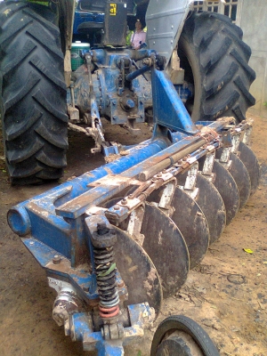 ขายรถไถฟอร์ด 6610พร้อมเล่มทะเบียนเสื้อลาย