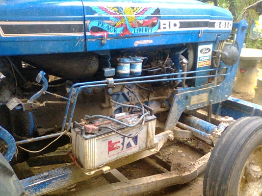 ขายรถไถฟอร์ด 6610พร้อมเล่มทะเบียนเสื้อลาย