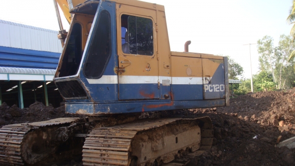 ขายแบ็คโฮ Komatsu 120-1 เดิมๆทั้งคัน มีแอร์ เครื่องดี รถใช้งานอยู่