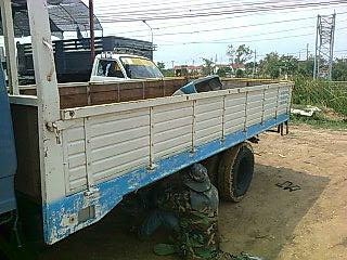 ***ขายแล้วครับขอบคุณ Truck2handขาย กระบะรถบรรทุก 6ล้อ ยกลงจาก 6ล้อHINO ยาว4.30ม.กว้าง2.20ม. สำหรับรถคัสซีกว้าง 74ซม.  ตงดีใหญ่ แข็งแรง ไม่แตกไม่หัก ฝาทึบดี พื้นไม้สภาพดีปูเหล็กทับ สีดี เก็บนิดสวยเลย  สภาพโดยรวมสวย ทรงดี  พร้อมใช้งาน ราคาต่อรองได้ครับ