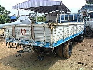 ***ขายแล้วครับขอบคุณ Truck2handขาย กระบะรถบรรทุก 6ล้อ ยกลงจาก 6ล้อHINO ยาว4.30ม.กว้าง2.20ม. สำหรับรถคัสซีกว้าง 74ซม.  ตงดีใหญ่ แข็งแรง ไม่แตกไม่หัก ฝาทึบดี พื้นไม้สภาพดีปูเหล็กทับ สีดี เก็บนิดสวยเลย  สภาพโดยรวมสวย ทรงดี  พร้อมใช้งาน ราคาต่อรองได้ครับ