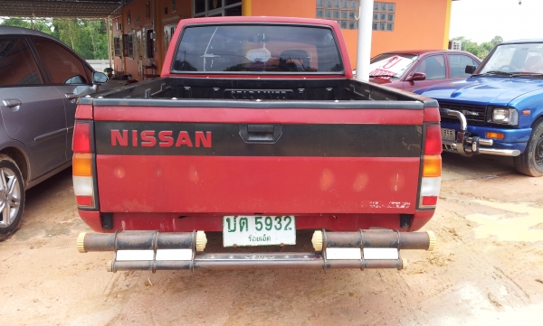 ขาย Big M king cab ปี 40 จอโค้ง หน้าเดิมๆ ครับ