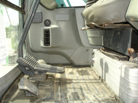 จากญี่ปุ่นถึงไทยแล้วครับ KOBELCO SK135SR-1E SN: YY02-03006 ปี 2002 สภาพสวยมาก ขายถูกนะครับ