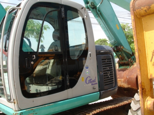 จากญี่ปุ่นถึงไทยแล้วครับ KOBELCO SK135SR-1E SN: YY02-03006 ปี 2002 สภาพสวยมาก ขายถูกนะครับ