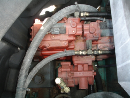 จากญี่ปุ่นถึงไทยแล้วครับ KOBELCO SK135SR-1E SN: YY02-03006 ปี 2002 สภาพสวยมาก ขายถูกนะครับ