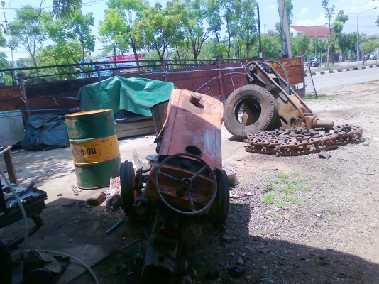 ขายด่วน..รถไถ KUBOTA L2000 ทั้งคัน ขายตามสภาพ เครื่องดี คัสซีดี เกียร์ต้องซ่อม.