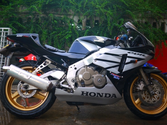 ขาย cbr400 แฟริ่ง Rc211 พร้อมท่อสูตรเสียงนุ่มๆ ราคา 88000 ทะเบียนแท้ จัดไฟแนนท์ได้ by 400 club Thailand 0803355484 www.400clubthailand.com