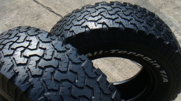 ขายยาง BF Goodrich Allterrain 265 75 r16 1คู่ สวยๆ
