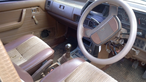 ขายรถเก๋งรุ่นเก่า ขับได้วิ่งได้ ขายรถเก๋งรุ่นเก่า ขับได้วิ่งได้