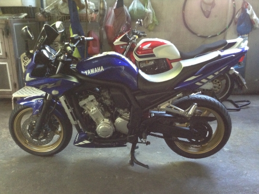 ลดกระหน่ำ ขาย(แลก-เทิร์น) fazer 1000.CC ปี2001ทะเบียนพร้อมโอน จัดไฟแนนได้ครับดาว80,000 เครื่องฟิิต240+ยังเหลือ ท่อแต่งโอเวอร์ลั่นทุ่ง ยางเต็มหน้าหลัง โซ่สเตอร์เต็ม สภาพพร้อมใช้ครับ