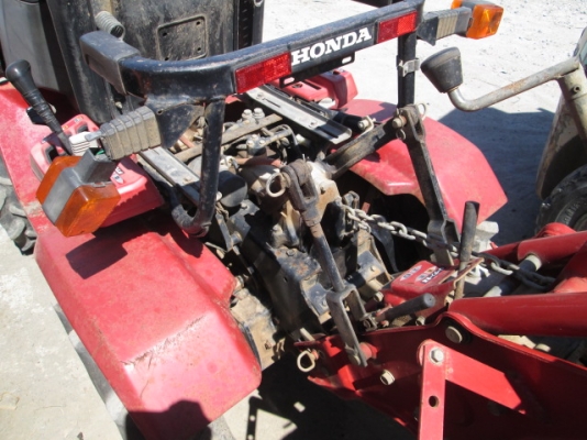 รหัส:13001173รถพรวนดินนั่งขับเครื่องยนต์เบนซิลGC05ขนาด11PS.สภาพสวยพร้อมโรตารี่สามารถถอดเข้าออกได้