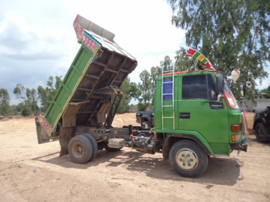 ขายรถ6ล้อดั้มอีซูซุร็อก เครื่อง195แรง สภาพสวยๆพร้อมใช้งานคับ