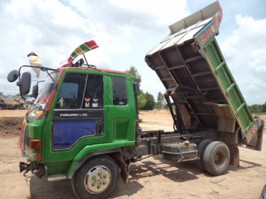 ขายรถ6ล้อดั้มอีซูซุร็อก เครื่อง195แรง สภาพสวยๆพร้อมใช้งานคับ