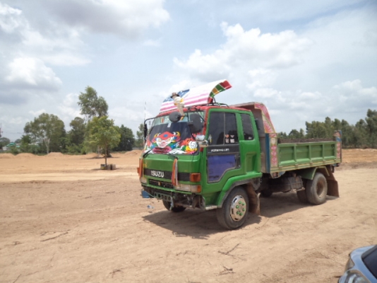 ขายรถ6ล้อดั้มอีซูซุร็อก เครื่อง195แรง สภาพสวยๆพร้อมใช้งานคับ
