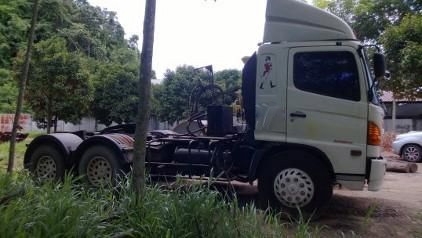 รถฮีโน่ 10 ล้อดั้ม หัวลาก  260 แรงม้า ปี 47  สนใจติดต่อ 081 - 6079515