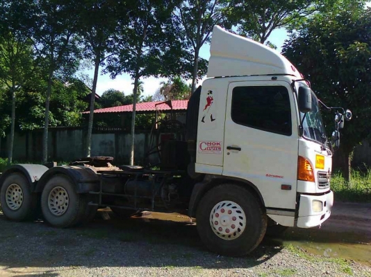 รถฮีโน่ 10 ล้อดั้ม หัวลาก  260 แรงม้า ปี 47  สนใจติดต่อ 081 - 6079515