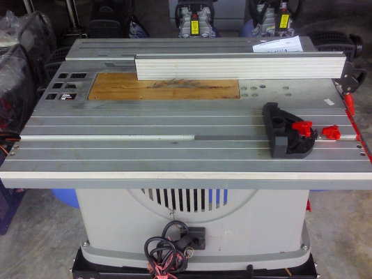 โต็ะเลื่อยวงเดือนพร้อมใบขนาด10 นิ้วเลื่อนใบขึ้นลงได้ปรับเอียงได้