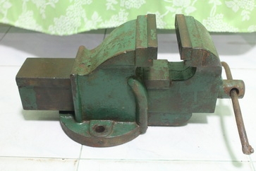 ปากกาจับชิ้นงาน เบอร์ 5 ยี่ห้อwinner สวยๆไม่มีแตกมีร้าว สภาพดีครับ