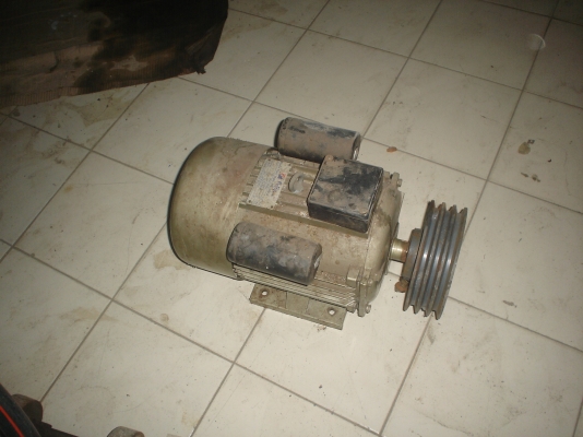 มอเตอร์ 5 แรง  ฟูจิวา   ดีหรือเสียวัดดวง  ไม่ได้ลอง  ไฟฟ้า220