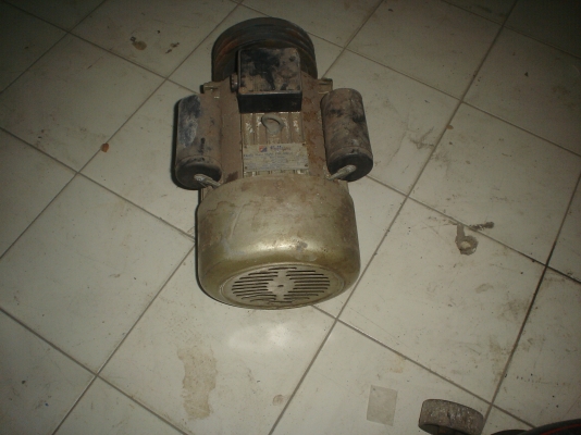 มอเตอร์ 5 แรง  ฟูจิวา   ดีหรือเสียวัดดวง  ไม่ได้ลอง  ไฟฟ้า220