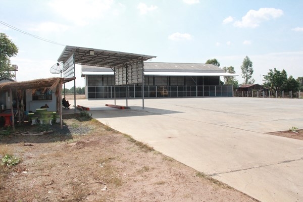 ขายที่ดิน 8 ไร่ ติดถนนใหญ่ พร้อมสิ่งปลูกสร้าง ห่าง อ.เมือง จ.ร้อยเอ็ด 10 กม.