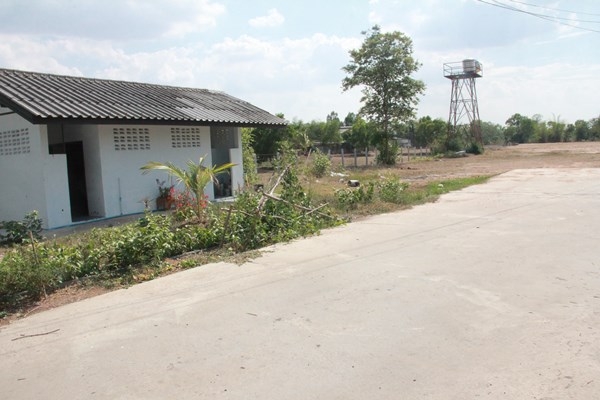 ขายที่ดิน 8 ไร่ ติดถนนใหญ่ พร้อมสิ่งปลูกสร้าง ห่าง อ.เมือง จ.ร้อยเอ็ด 10 กม.