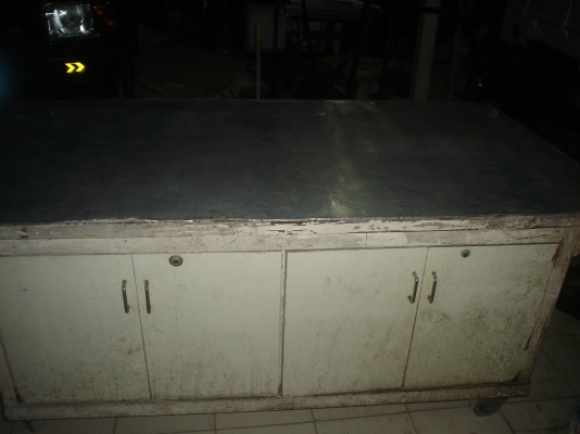 โต๊ะขายอาหาร  มีล้อ  แข็งแรง กว้าง  มีห้องเก็บของ 2 ล็อก