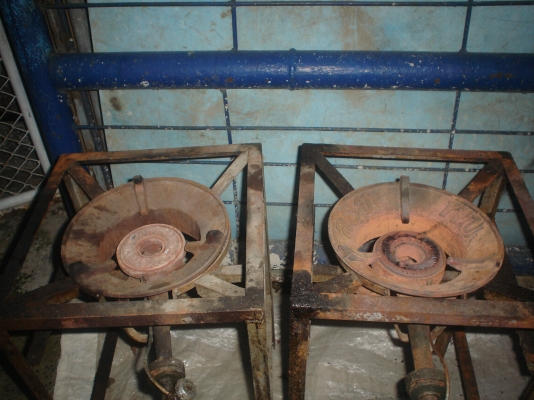 เตาแก็สแบบเร่งได้  4ตัวพร้อมขาตั้ง  เหมา1500บาท ห้ามต่อ