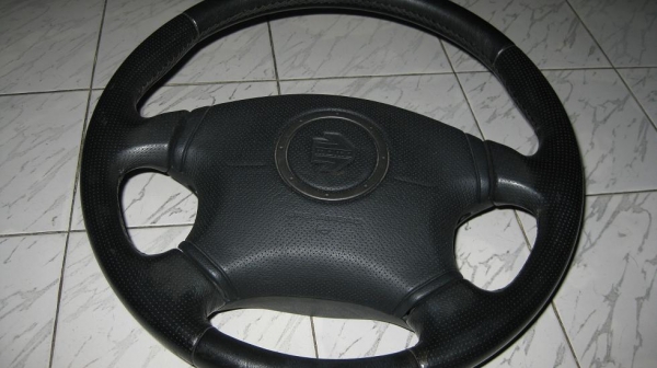 ขายพวงมาลัย MOMO airbag