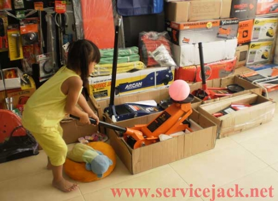 แม่แรงยกรถ,ชุดบล๊อค,ประแจ,ขาตั้ง,ปั้มลม,เครนยกเครื่อง