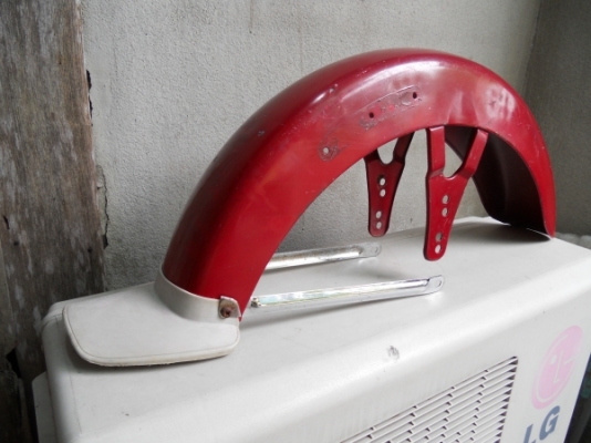 บังโคลนมอเตอร์ไซค์โบราณไม่ทราบยี่ห้อ