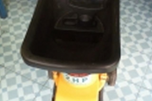 เครื่องย่อยเศษกิ่งไม้ใบไม้เศษวัสดุต่างๆขนาด 2 แรงม้าให้มีขนาดที่เล็กลงเพื่อนำไปใช้ทำปุ๋ยใช้ไฟบ้าน220v.เคลื่อนย้ายง่ายมีล้อ