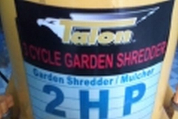 เครื่องย่อยเศษกิ่งไม้ใบไม้เศษวัสดุต่างๆขนาด 2 แรงม้าให้มีขนาดที่เล็กลงเพื่อนำไปใช้ทำปุ๋ยใช้ไฟบ้าน220v.เคลื่อนย้ายง่ายมีล้อ