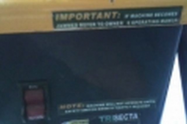 เครื่องย่อยเศษกิ่งไม้ใบไม้เศษวัสดุต่างๆขนาด 2 แรงม้าให้มีขนาดที่เล็กลงเพื่อนำไปใช้ทำปุ๋ยใช้ไฟบ้าน220v.เคลื่อนย้ายง่ายมีล้อ