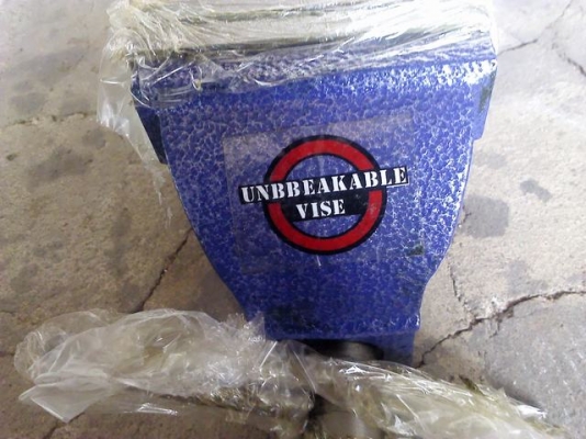 ปากกาจับชิ้นงาน 4 นิ้ว LACROC ของ อเมริกา มีปากจับงานท่อกลมและแบน ของใหม่อย่างทน