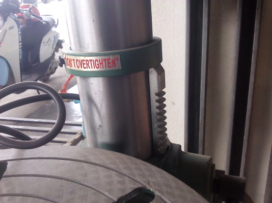 สว่านแท่นตัวใหญ่สูง 100 cm.จับดอกส่วานได้ถึง 13 มม.มีปากกาจับงานแถมให้