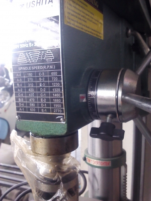 สว่านแท่นตัวใหญ่สูง 100 cm.จับดอกส่วานได้ถึง 13 มม.มีปากกาจับงานแถมให้