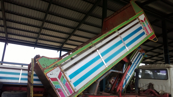 (รถสวยได้ใจ)6ล้อดั้มNISSAN UD 180แรง CPA87G (CW180) สวยจัด คัสซี เครื่อง เกียร์ เก๋ง เดิม