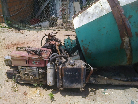 ขายโม่ปูน2คิวทั้งชุด ใช้งานอยู่ เดิมยกลงจาก6ล้อ ดัดแปลงใช้เครื่องยันม่า.. ขายโม่ปูน2คิวทั้งชุด ใช้งานอยู่ เดิมยกลงจาก6ล้อ ดัดแปลงใช้เครื่องยันม่า..