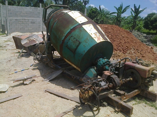 ขายโม่ปูน2คิวทั้งชุด ใช้งานอยู่ เดิมยกลงจาก6ล้อ ดัดแปลงใช้เครื่องยันม่า..