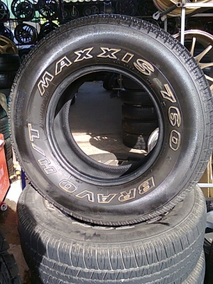 ขายยาง 225 70 15 1ชุดปี11 7800