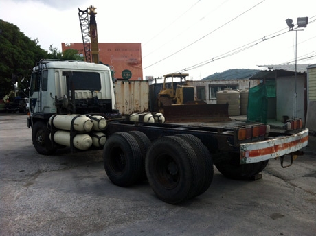 ขาย 10 ล้อ ฟูโซ่ FN215 หัว/คัชชี เพลาเดียว ใช้แก้สเอ็นจีวี