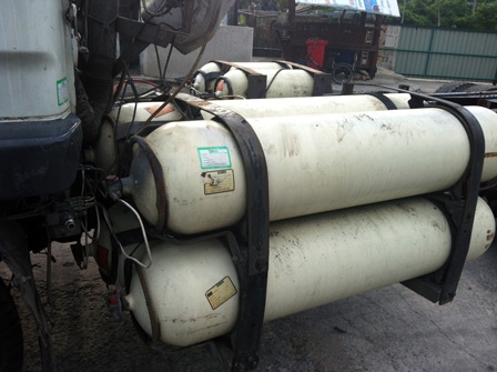 ขาย 10 ล้อ ฟูโซ่ FN215 หัว/คัชชี เพลาเดียว ใช้แก้สเอ็นจีวี