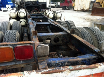 ขาย 10 ล้อ ฟูโซ่ FN215 หัว/คัชชี เพลาเดียว ใช้แก้สเอ็นจีวี