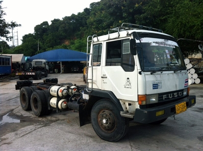 ขาย 10 ล้อ ฟูโซ่ FN215 หัว/คัชชี เพลาเดียว ใช้แก้สเอ็นจีวี