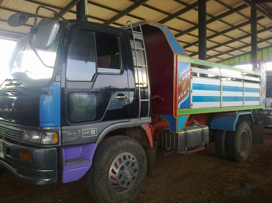 (6ล้อดั้มยาง900-20 มี3คัน)ขายแยกหรือเหมา สวยๆทั้งนั้น ลองดู....