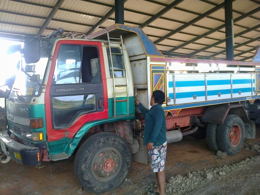 (6ล้อดั้มยาง900-20 มี3คัน)ขายแยกหรือเหมา สวยๆทั้งนั้น ลองดู....